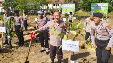 Peringati HUT Bhayangkara ke-78, Polda Sultra Bersama Pemda Konsel Lakukan Penanaman Pohon