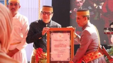 Menkumham Yasonna Terima Gelar Adat dari Kerajaan Gowa