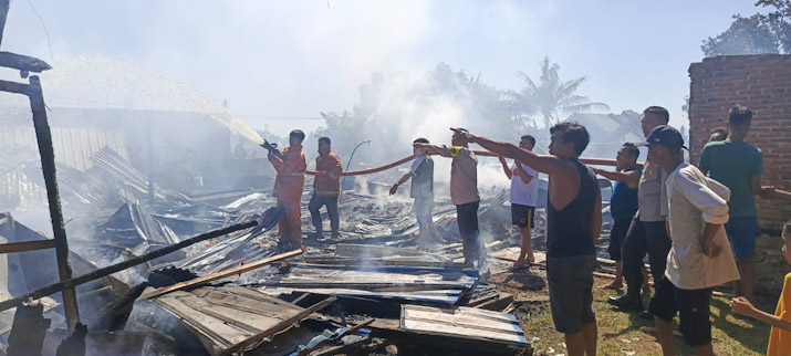 Dua Rumah Terbakar di Tanggetada Kolaka, Kerugian hingga Ratusan Juta