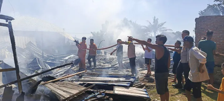 Dua Rumah Terbakar di Tanggetada Kolaka, Kerugian hingga Ratusan Juta
