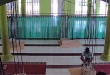 Seorang Pria di Kolaka Terekam CCTV Gasak Uang Kotak Amal Masjid