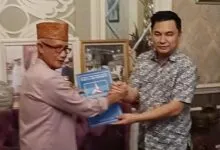 Terima Surat Tugas, Lukman Abunawas Yakin Bersama Demokrat di Pilgub Sultra