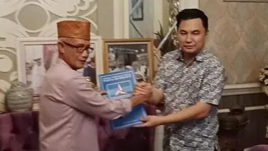 Terima Surat Tugas, Lukman Abunawas Yakin Bersama Demokrat di Pilgub Sultra