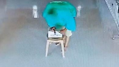 Seorang Pemuda di Kolaka Terekam CCTV Mencuri Uang Kotak Amal Masjid