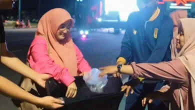 Pasca Gelar Senam Sehat di Konawe, Tim Milenial LA-IDA Gelar Bersih-bersih