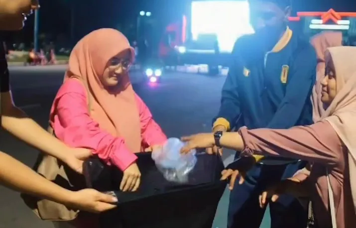 Pasca Gelar Senam Sehat di Konawe, Tim Milenial LA-IDA Gelar Bersih-bersih