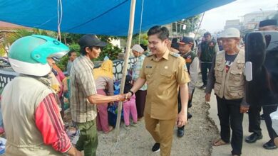 Antusiasme Warga Dangia Sambut Bupati Abdul Azis di Pasar Gunung Jaya