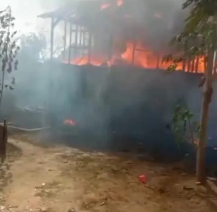 Diduga Korsleting Listrik, Tiga Rumah di Watonea Muna Terbakar