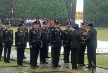 HUT Bhayangkara ke-78, Brigadir Andrias Dapat Penghargaan dari Kapolres Muna