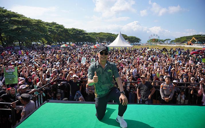 Silaturahmi dengan Relawan dan Masyarakat di Muna, ASR Tekankan Pemerataan Pembangunan