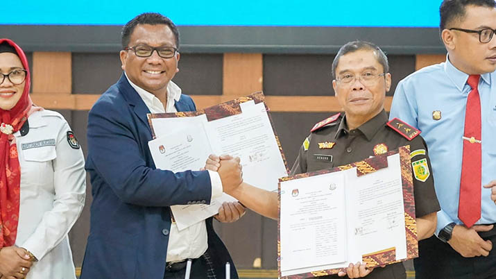 Wujudkan Pemerintahan Bebas KKN, KPU-Kajati Sultra Teken MoU