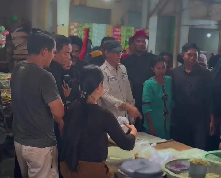 Balon Gubernur Sultra Lukman Abunawas Sambangi Pedagang Pasar Lasusua Kolut