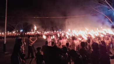 Pawai Obor Warnai Peringatan HUT ke-79 RI di Muna Barat