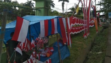 Pedagang Bendera dan Aksesoris HUT RI Mulai Marak di Kolaka