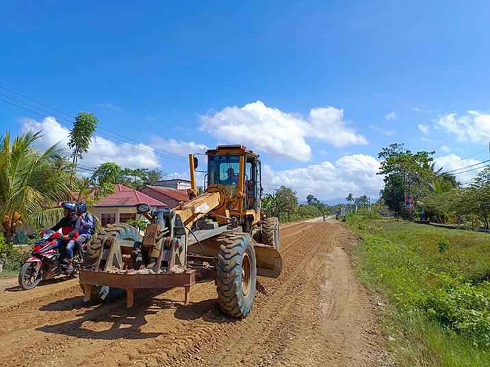 Jalan Raterate-Polipolia Segera Diaspal, Warga Ladongi Ucapkan Terimakasih Kasih Kepada Bupati