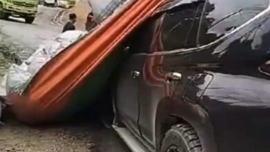 Mobil Pajero Tertimpa Truk di Jalan Poros Lalingato Kolaka Timur