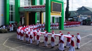 79 Meter Bendera Merah Putih Dibentangkan Dalam Kirab Kebangsaan Kemenag Sultra