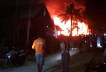 Diduga Korsleting Listrik, Dua Unit Rumah di Muna Barat Terbakar