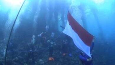 HUT ke-79 RI, Merah Putih Berkibar di Dasar Laut Sombu Dive Wakatobi