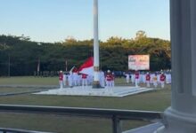 Momen Menegangkan saat Upacara Penurunan Bendera di Muna, Bendera Sempat Terlipat saat Dibentangkan