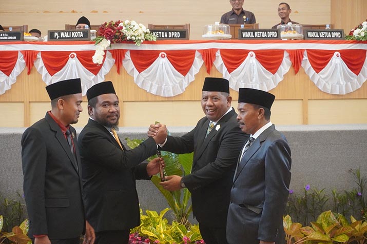 35 Anggota DPRD Kendari Periode 2024-2029 Resmi Dilantik, Inarto Jadi Ketua Sementara