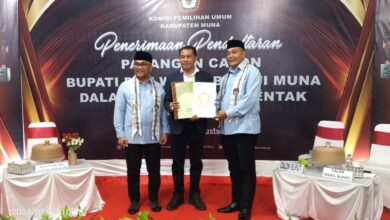 Pasangan Rajiun-Purnama Jadi Kandidat Pertama yang Daftar ke KPU Muna