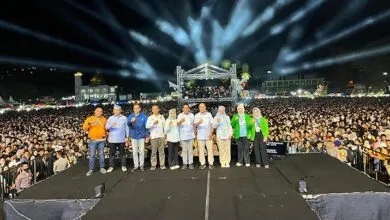 ASR-Hugua Resmi Deklarasi Maju Pilgub di Hadapan Puluhan Ribu Masyarakat Sultra