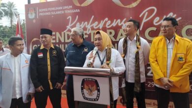 Didampingi Dua Mantan Gubernur Sultra, Tina Nur Alam dan Ihsan Resmi Daftar di KPU