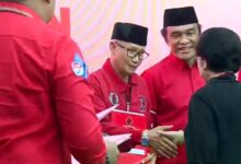 Megawati Soekarnoputri Serahkan Rekomendasi B1KWK PDI-P ke Paslon LA-IDA