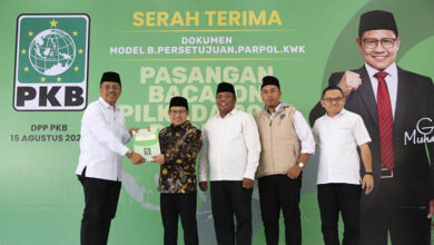 PKB Resmi Serahkan B1-KWK Kepada Sembilan Pasangan Balon Kada di Sultra