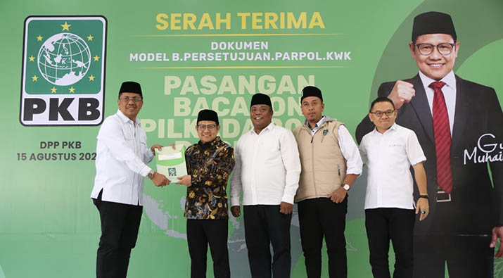 PKB Resmi Serahkan B1-KWK Kepada Sembilan Pasangan Balon Kada di Sultra