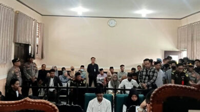 Sidang Perdana Kasus Menantu Bunuh Mertua, Keluarga Nyaris Seruduk Terdakwa