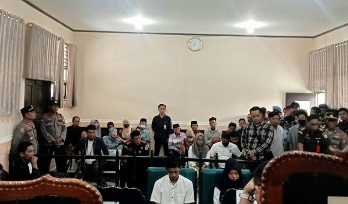 Sidang Perdana Kasus Menantu Bunuh Mertua, Keluarga Nyaris Seruduk Terdakwa