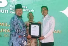 Kemenkumham Sultra Terima Penghargaan Mitra Kerja di Milad UMK ke-23