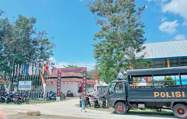 Jelang Penutupan Pendaftaran Balon Bupati, 120 Personel Keamanan Siaga di KPU Muna Barat