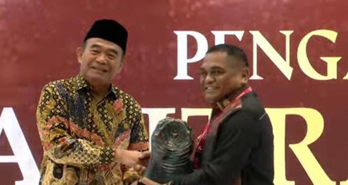 Tingkatkan Perlindungan Tenaga Kerja, Muna Barat Raih Paritrana Award 2024