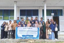 Tim PKM USN Latih Guru SMA di Buteng Membuat Soal Interaktif Berbasis Aplikasi Quiswhizzer