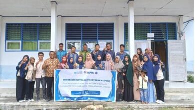 Tim PKM USN Latih Guru SMA di Buteng Membuat Soal Interaktif Berbasis Aplikasi Quiswhizzer