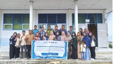 Tim PKM USN Latih Guru SMA di Buteng Membuat Soal Interaktif Berbasis Aplikasi Quiswhizzer