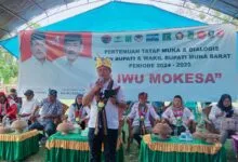 La Ode Darwin-Alibasa Janjikan Pengaspalan Jalan Menuju Masjid Muna hingga Pakaian Sekolah Gratis
