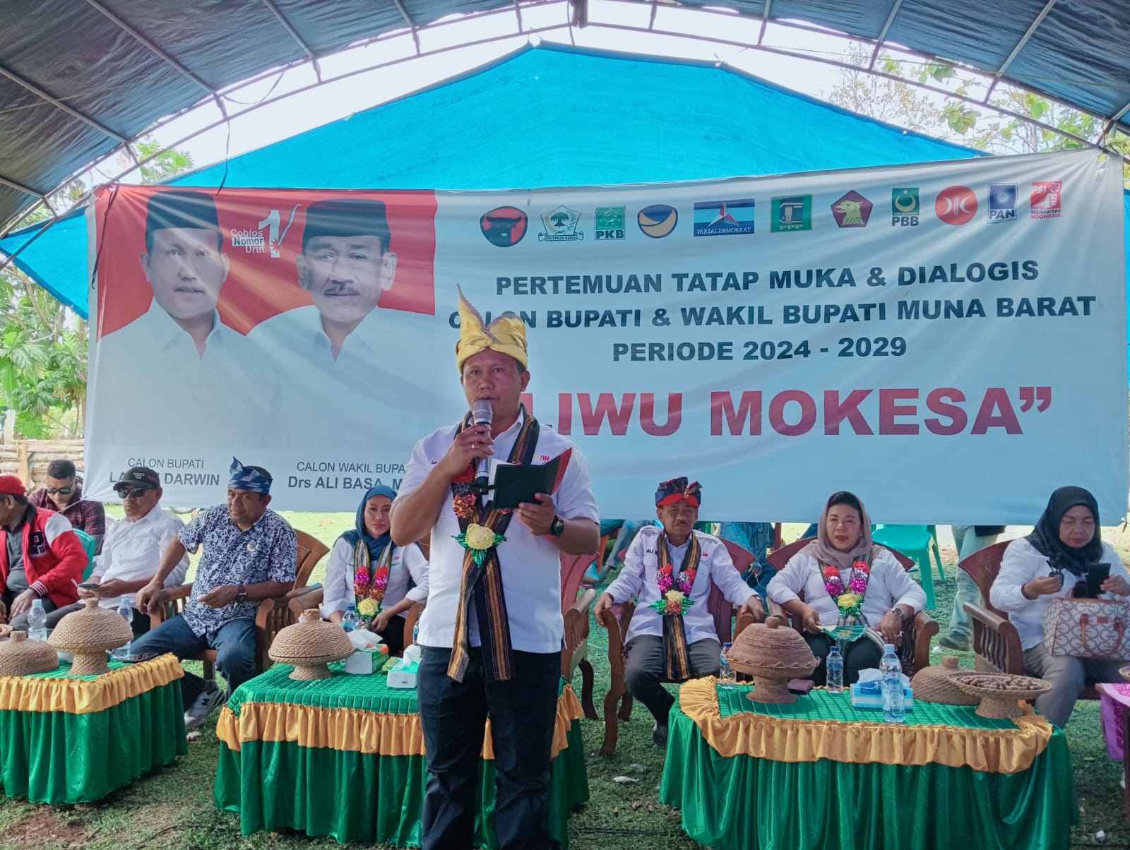 La Ode Darwin-Alibasa Janjikan Pengaspalan Jalan Menuju Masjid Muna hingga Pakaian Sekolah Gratis