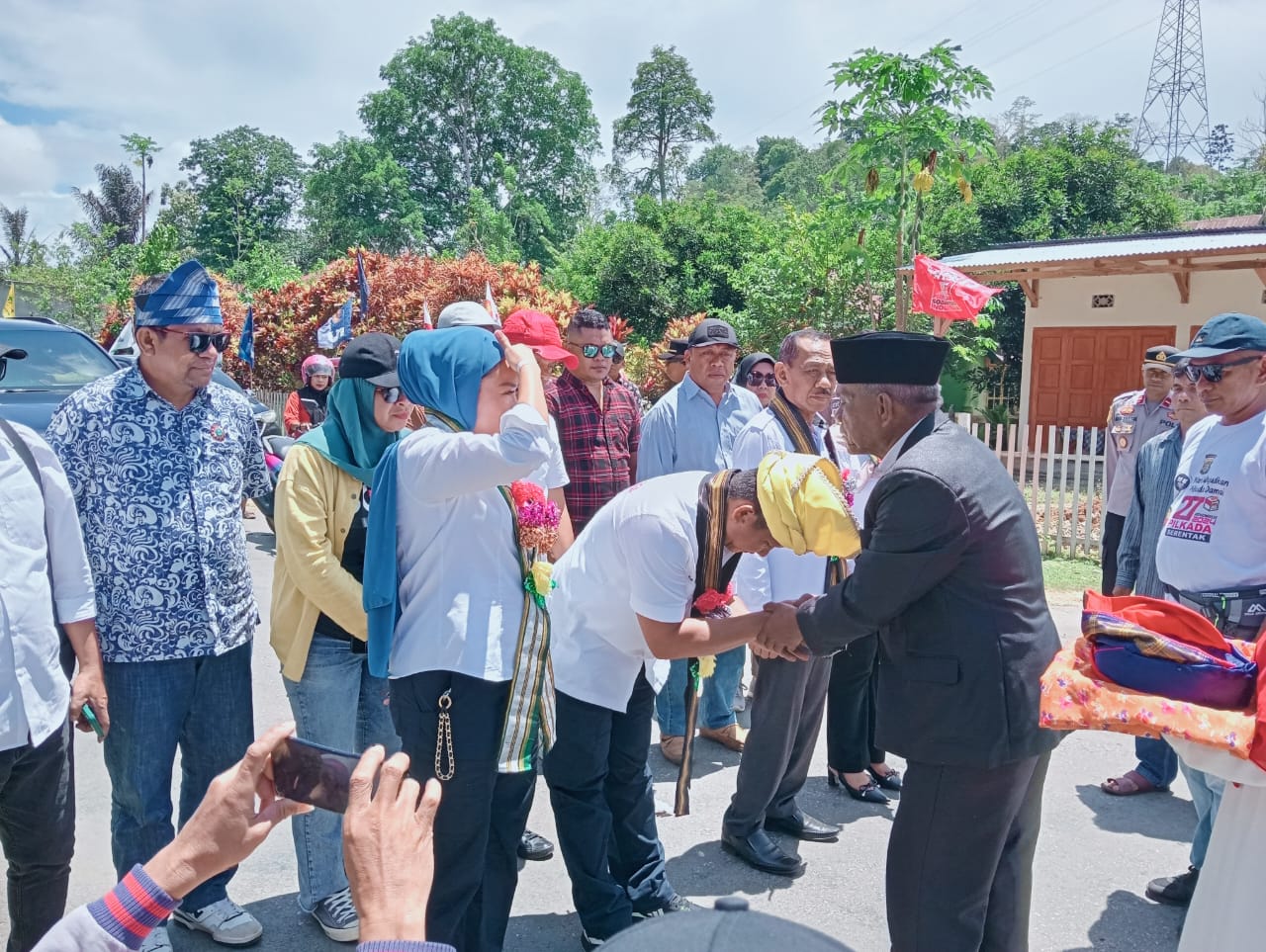 Jika Terpilih, Paslon Darwin-Ali Janjikan Pupuk Gratis dan Insentif Tokoh Adat