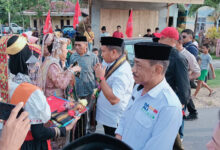 La Ode Darwin-Alibasa Janji Perbaikan Infrastruktur Jalan dan Bantuan Bibit Kelapa Sawit di Kelurahan Waumere