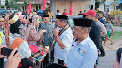 La Ode Darwin-Alibasa Janji Perbaikan Infrastruktur Jalan dan Bantuan Bibit Kelapa Sawit di Kelurahan Waumere