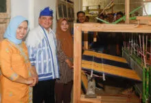 Pj Gubernur Sultra Ajak Masyarakat Lestarikan Kerajinan Tenun Khas Masalili Muna