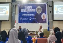 Jurusan Teknik Geofisika UHO Gelar Seminar Kewirausahaan