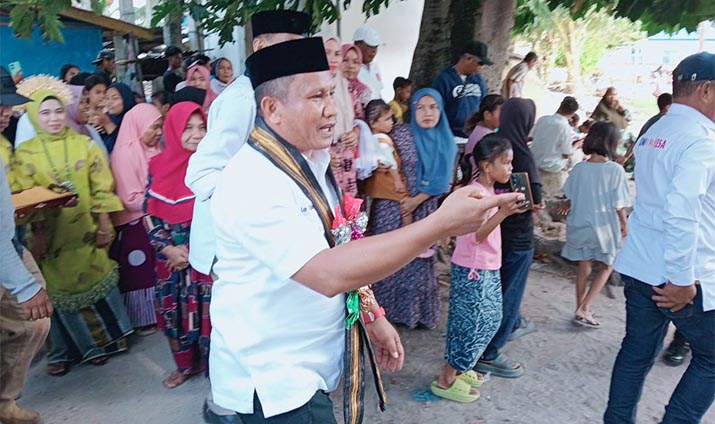 Warga di Tiga Kepulauan Muna Barat Keluhkan Kurangnya Air Bersih ke Paslon Bupati La Ode Darwin-Alibasa