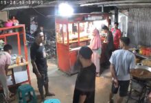 Seorang Pria Mengamuk di Lapak Penjual Gorengan, Aksinya Terekam CCTV