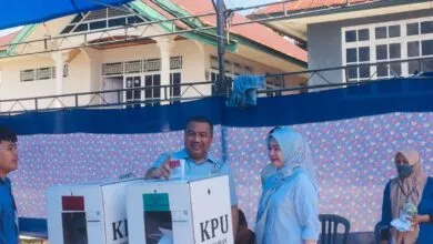 Bersama Istri, AJP-ASLI Salurkan Hak Pilih di TPS