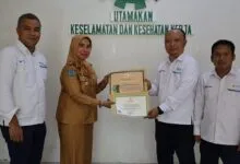 PLN NP UP Kendari Raih Penghargaan Kecelakaan Nihil dari Kemnaker